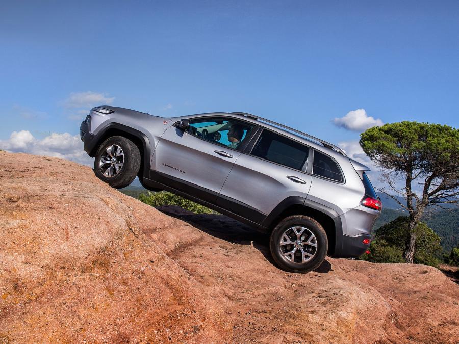  Jeep Cherokee Trailhawk 2014 года  (EU) (фото 2 из 12)